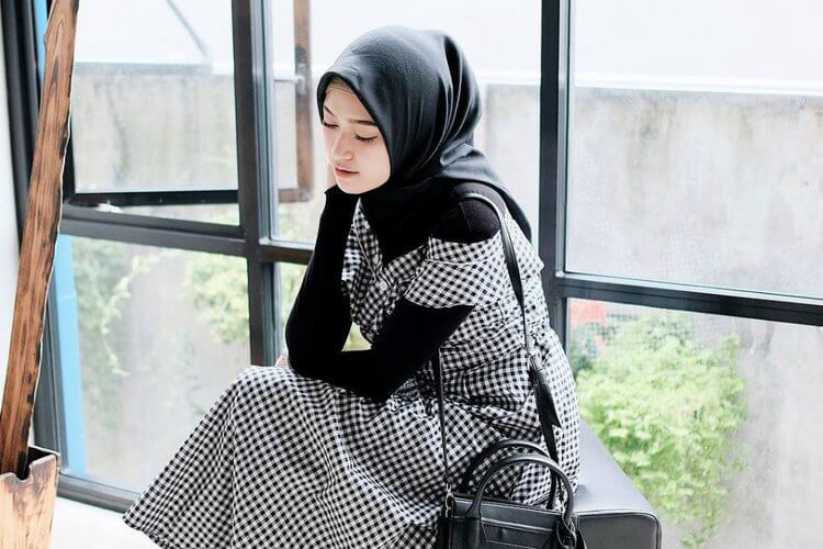 Gunakan Pewangi Hijab dan Pakaian bak Parfum Kerajaan Agar Percaya Diri Sepanjang Hari